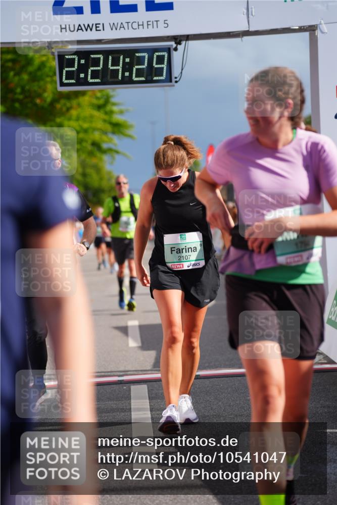 20.09.2026 - PSD Bank Halbmarathon LAZAROV Photography http://msf.ph/oto/10541047 20.09.2026 12:24:29 Ziel 1573, 1734, 1794, 2107, 2960, 3517 meine-sportfotos.de