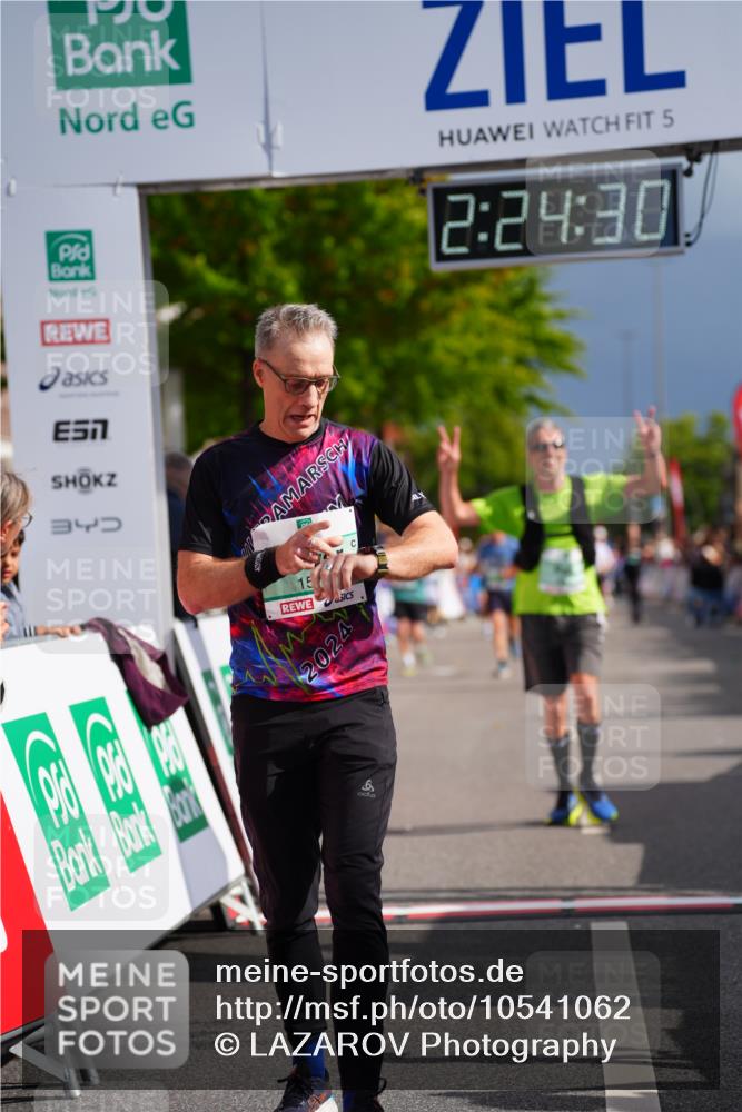 20.09.2026 - PSD Bank Halbmarathon LAZAROV Photography http://msf.ph/oto/10541062 20.09.2026 12:24:30 Ziel 1573, 1794, 2107, 2960, 3517 meine-sportfotos.de