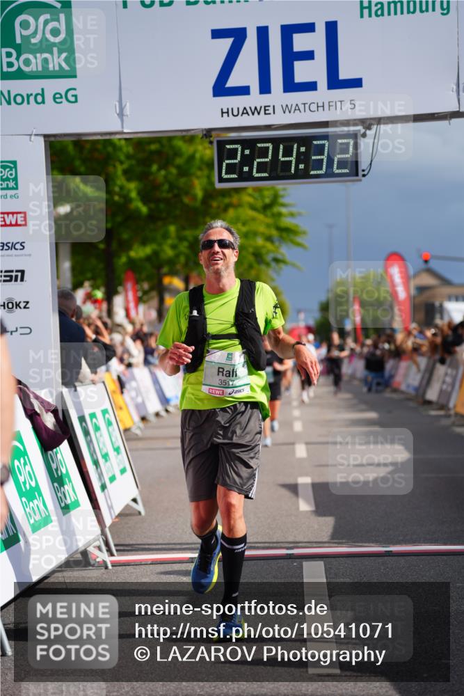 20.09.2026 - PSD Bank Halbmarathon LAZAROV Photography http://msf.ph/oto/10541071 20.09.2026 12:24:32 Ziel 1573, 1794, 1832, 2107, 2960, 3517, 4713 meine-sportfotos.de
