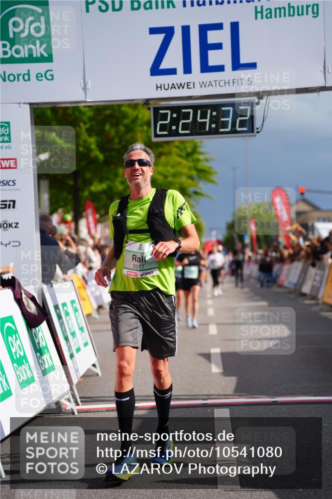 20.09.2026 - PSD Bank Halbmarathon LAZAROV Photography http://msf.ph/oto/10541080 20.09.2026 12:24:32 Ziel 1573, 1794, 1832, 2107, 2960, 3517, 4713 meine-sportfotos.de