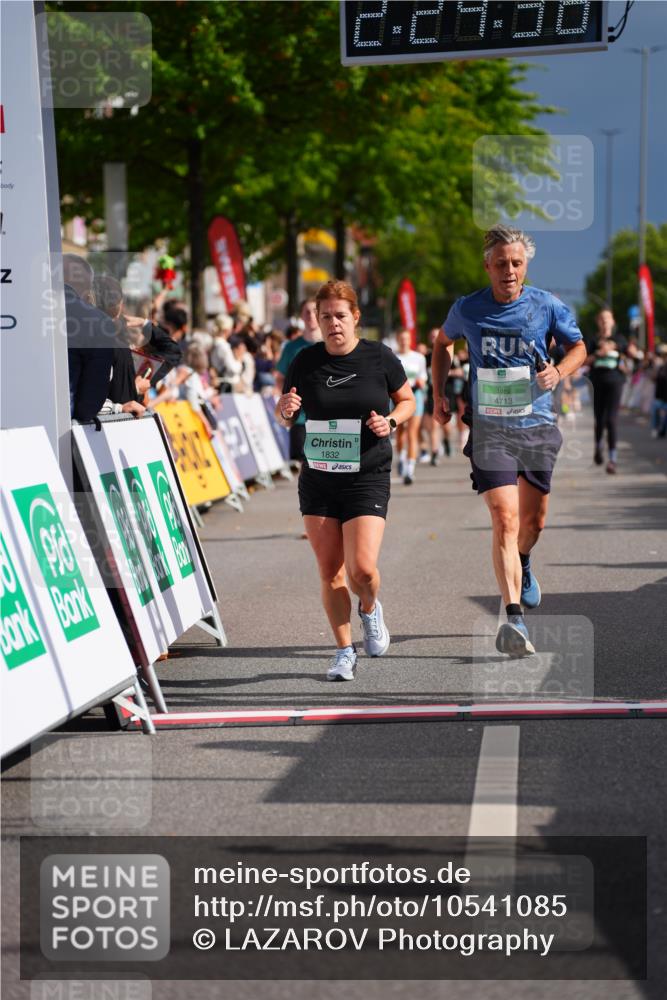 20.09.2026 - PSD Bank Halbmarathon LAZAROV Photography http://msf.ph/oto/10541085 20.09.2026 12:24:35 Ziel 1573, 1832, 2107, 3517, 4713 meine-sportfotos.de