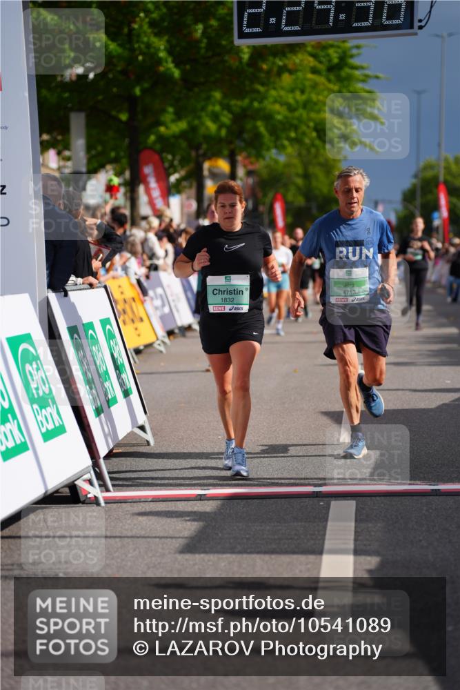 20.09.2026 - PSD Bank Halbmarathon LAZAROV Photography http://msf.ph/oto/10541089 20.09.2026 12:24:35 Ziel 1573, 1832, 2107, 3517, 4713 meine-sportfotos.de