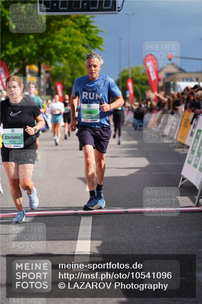 20.09.2026 - PSD Bank Halbmarathon LAZAROV Photography http://msf.ph/oto/10541096 20.09.2026 12:24:36 Ziel 1573, 1832, 2107, 3517, 4034, 4713 meine-sportfotos.de