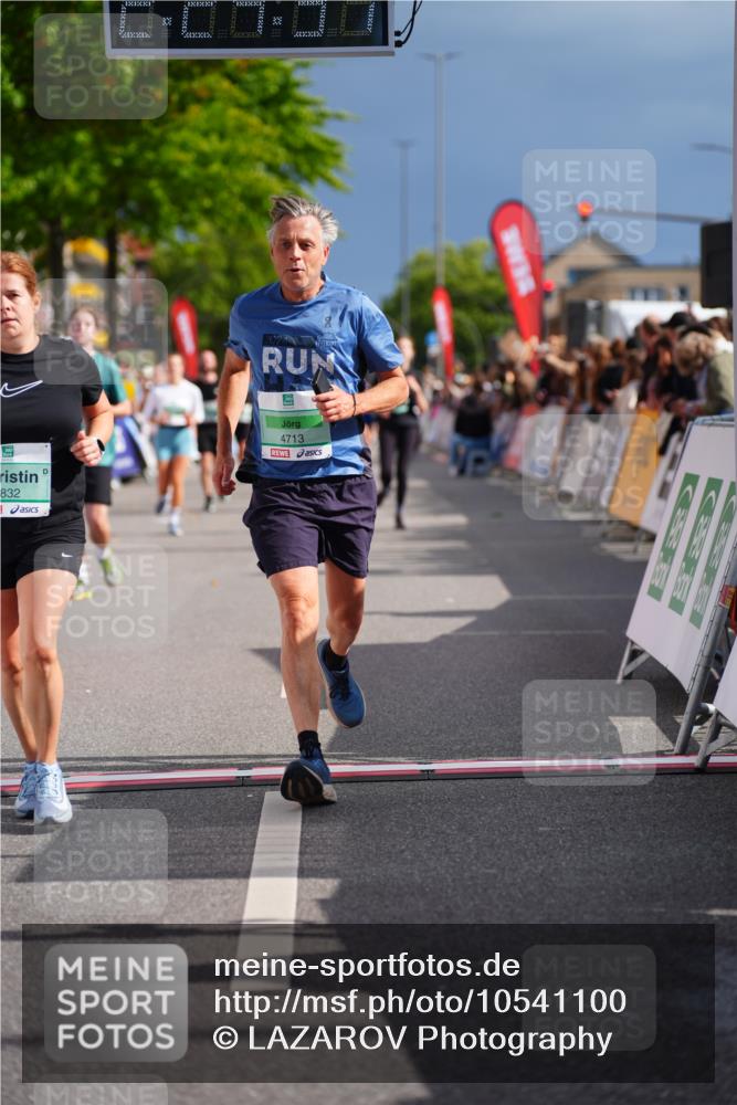 20.09.2026 - PSD Bank Halbmarathon LAZAROV Photography http://msf.ph/oto/10541100 20.09.2026 12:24:36 Ziel 1573, 1832, 2107, 3517, 4034, 4713 meine-sportfotos.de