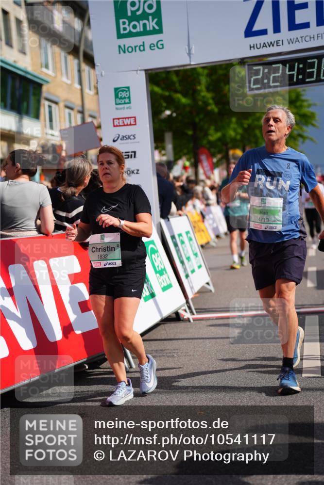 20.09.2026 - PSD Bank Halbmarathon LAZAROV Photography http://msf.ph/oto/10541117 20.09.2026 12:24:37 Ziel 1832, 2442, 3517, 4034, 4713 meine-sportfotos.de