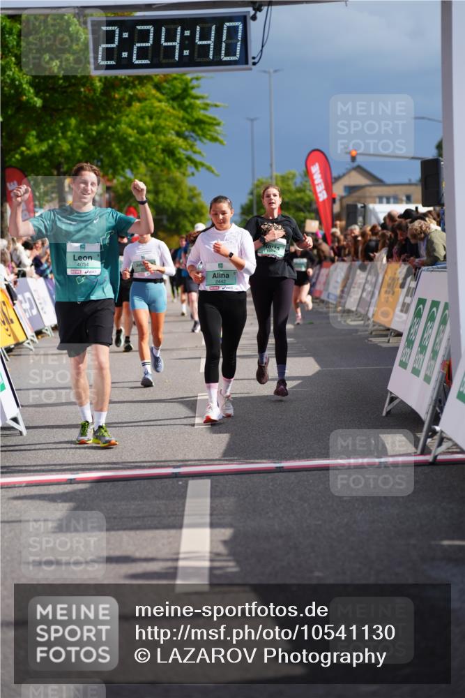 20.09.2026 - PSD Bank Halbmarathon LAZAROV Photography http://msf.ph/oto/10541130 20.09.2026 12:24:40 Ziel 1644, 1832, 1857, 2289, 2442, 4034, 4713 meine-sportfotos.de