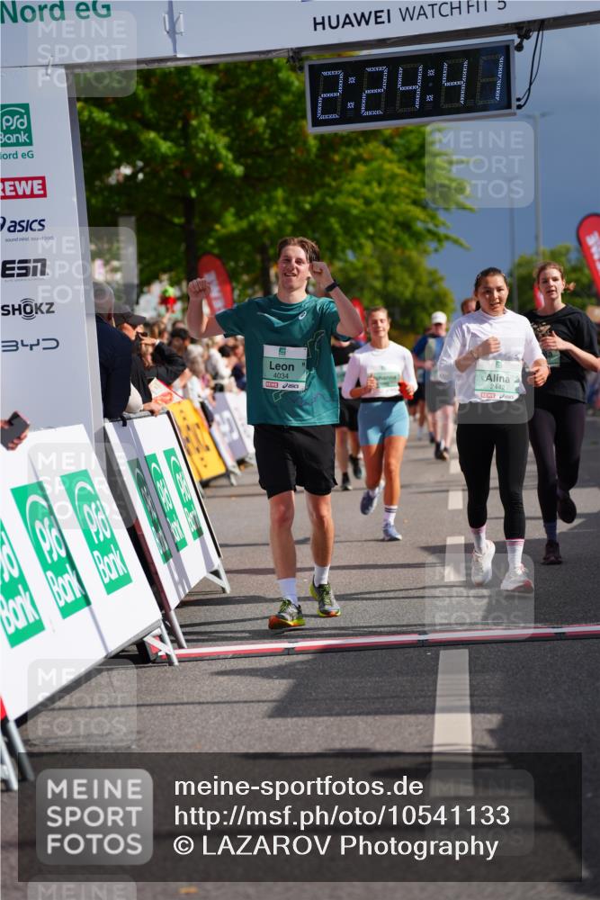 20.09.2026 - PSD Bank Halbmarathon LAZAROV Photography http://msf.ph/oto/10541133 20.09.2026 12:24:40 Ziel 1644, 1832, 1857, 2289, 2442, 4034, 4713 meine-sportfotos.de
