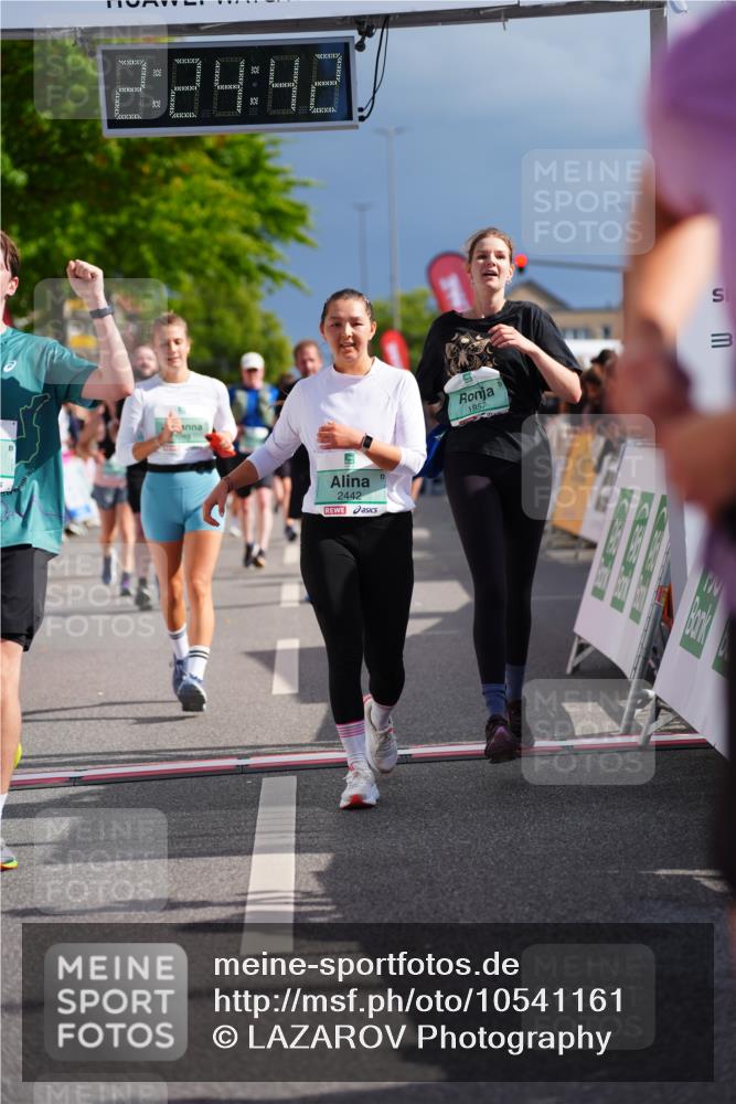 20.09.2026 - PSD Bank Halbmarathon LAZAROV Photography http://msf.ph/oto/10541161 20.09.2026 12:24:42 Ziel 1161, 1644, 1688, 1832, 1857, 2289, 2442, 3533, 4034, 4332, 4713 meine-sportfotos.de