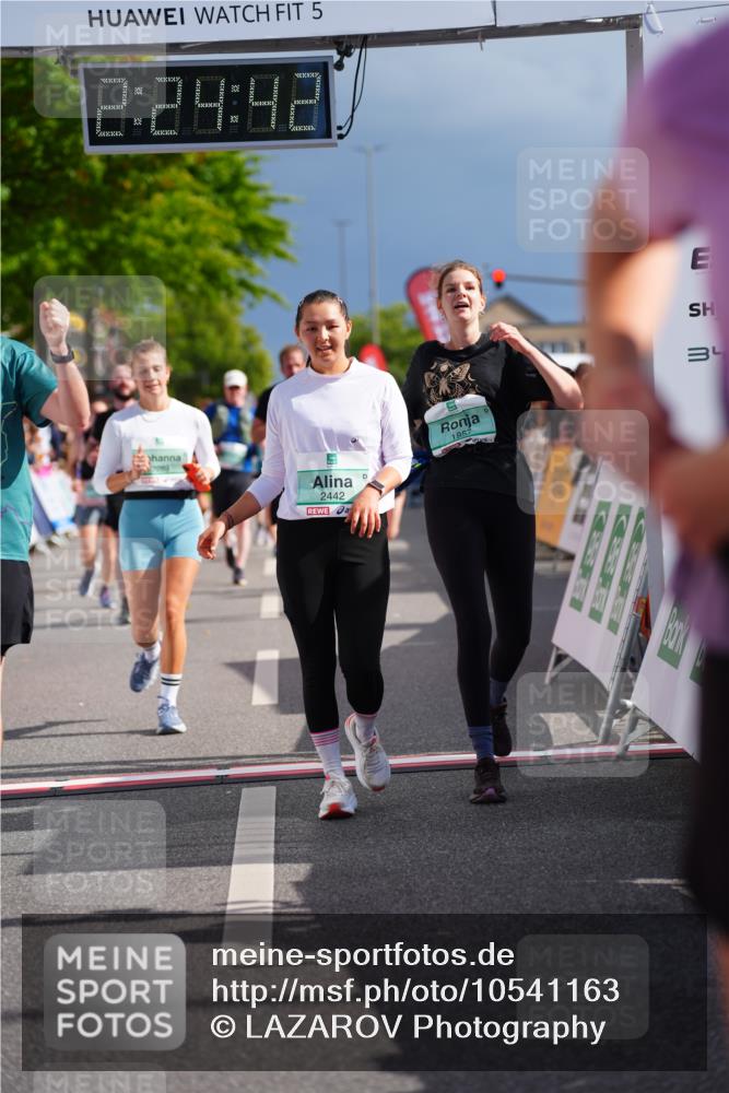 20.09.2026 - PSD Bank Halbmarathon LAZAROV Photography http://msf.ph/oto/10541163 20.09.2026 12:24:42 Ziel 1161, 1644, 1688, 1832, 1857, 2289, 2442, 3533, 4034, 4332, 4713 meine-sportfotos.de