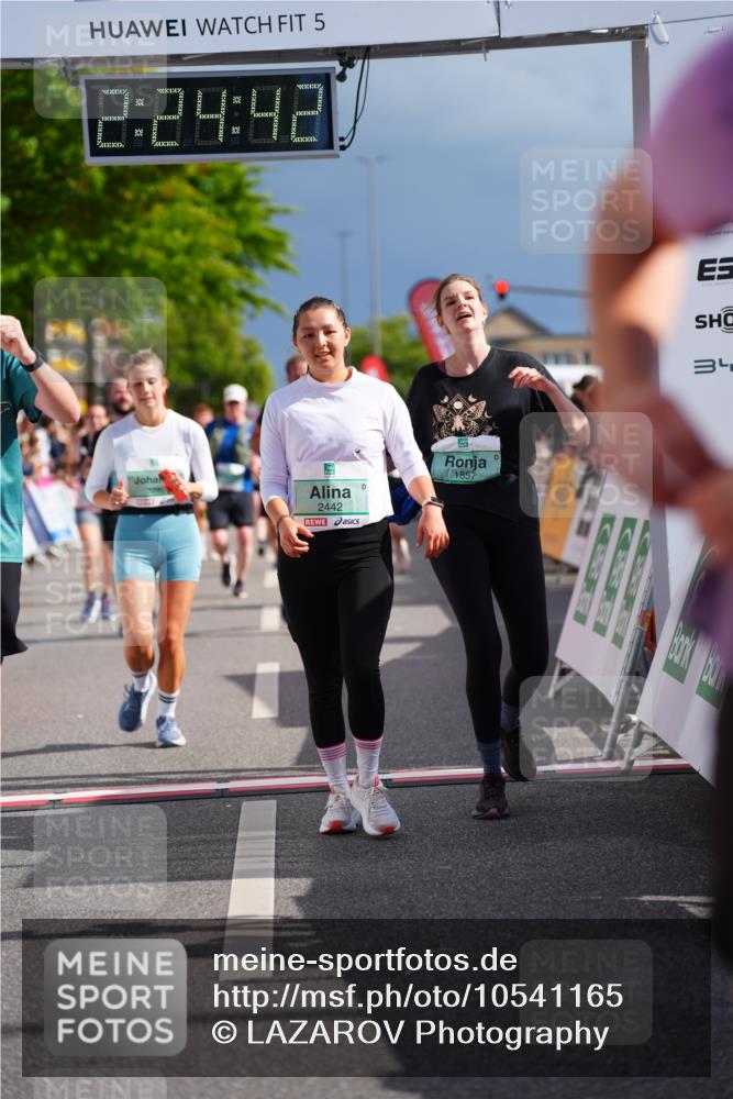 20.09.2026 - PSD Bank Halbmarathon LAZAROV Photography http://msf.ph/oto/10541165 20.09.2026 12:24:42 Ziel 1161, 1644, 1688, 1832, 1857, 2289, 2442, 3533, 4034, 4332, 4713 meine-sportfotos.de