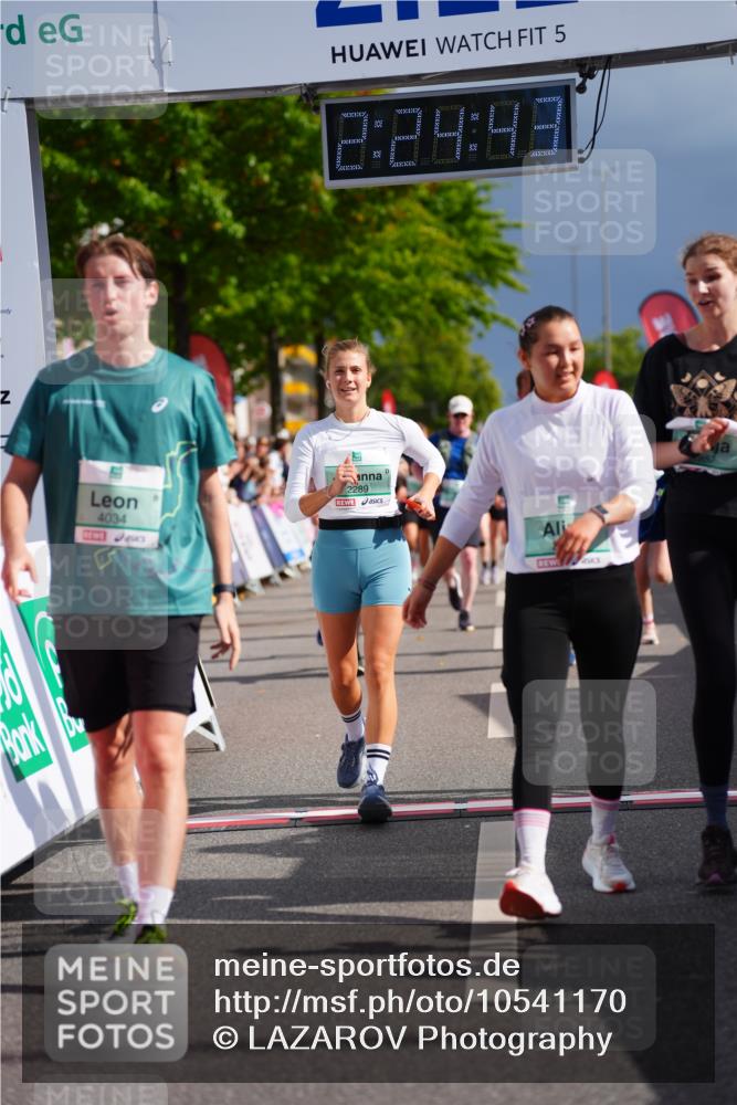20.09.2026 - PSD Bank Halbmarathon LAZAROV Photography http://msf.ph/oto/10541170 20.09.2026 12:24:43 Ziel 1161, 1644, 1688, 1768, 1832, 1857, 2289, 2442, 3453, 3533, 4034, 4332, 4713 meine-sportfotos.de