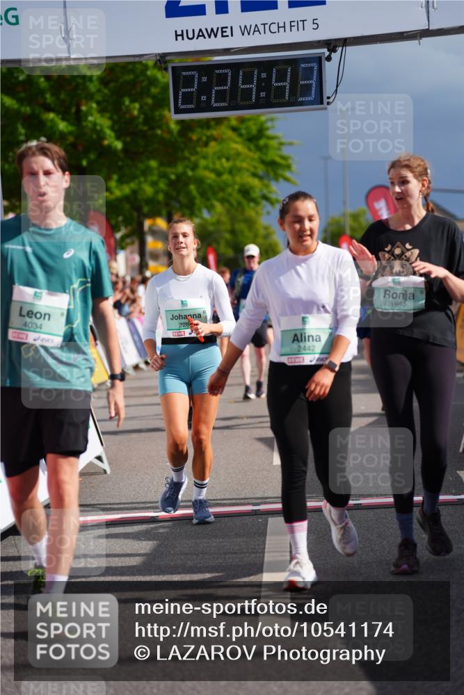 20.09.2026 - PSD Bank Halbmarathon LAZAROV Photography http://msf.ph/oto/10541174 20.09.2026 12:24:43 Ziel 1161, 1644, 1688, 1768, 1832, 1857, 2289, 2442, 3453, 3533, 4034, 4332, 4713 meine-sportfotos.de