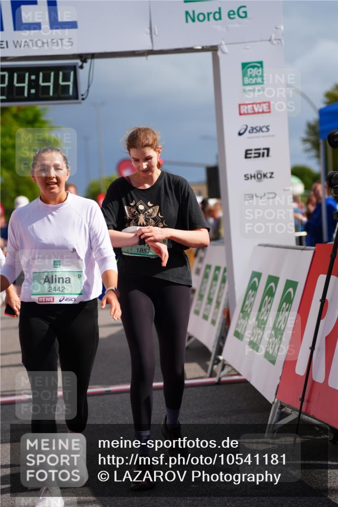 20.09.2026 - PSD Bank Halbmarathon LAZAROV Photography http://msf.ph/oto/10541181 20.09.2026 12:24:44 Ziel 1161, 1644, 1688, 1768, 1832, 1857, 2083, 2167, 2289, 2442, 3419, 3453, 3533, 4034, 4332, 4713 meine-sportfotos.de
