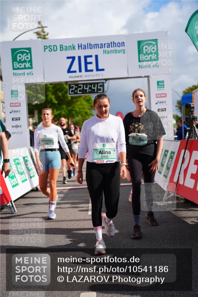 20.09.2026 - PSD Bank Halbmarathon LAZAROV Photography http://msf.ph/oto/10541186 20.09.2026 12:24:45 Ziel 1161, 1644, 1688, 1768, 1857, 2083, 2167, 2289, 2442, 3419, 3453, 3533, 4034, 4077, 4332 meine-sportfotos.de