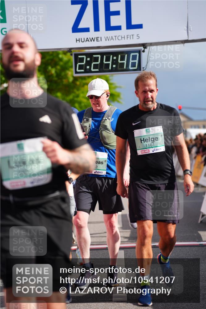 20.09.2026 - PSD Bank Halbmarathon LAZAROV Photography http://msf.ph/oto/10541207 20.09.2026 12:24:48 Ziel 1009, 1043, 1161, 1439, 1503, 1644, 1688, 1768, 1857, 1932, 2083, 2167, 2289, 2442, 3419, 3453, 3533, 4034, 4077, 4332 meine-sportfotos.de