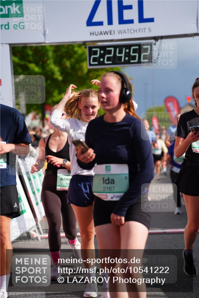 20.09.2026 - PSD Bank Halbmarathon LAZAROV Photography http://msf.ph/oto/10541222 20.09.2026 12:24:51 Ziel 1009, 1033, 1043, 1161, 1242, 1439, 1503, 1644, 1688, 1768, 1932, 2083, 2167, 2207, 2289, 2452, 3419, 3453, 3533, 3756, 4077, 4332 meine-sportfotos.de
