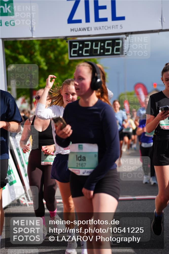 20.09.2026 - PSD Bank Halbmarathon LAZAROV Photography http://msf.ph/oto/10541225 20.09.2026 12:24:51 Ziel 1009, 1033, 1043, 1161, 1242, 1439, 1503, 1644, 1688, 1768, 1932, 2083, 2167, 2207, 2289, 2452, 3419, 3453, 3533, 3756, 4077, 4332 meine-sportfotos.de