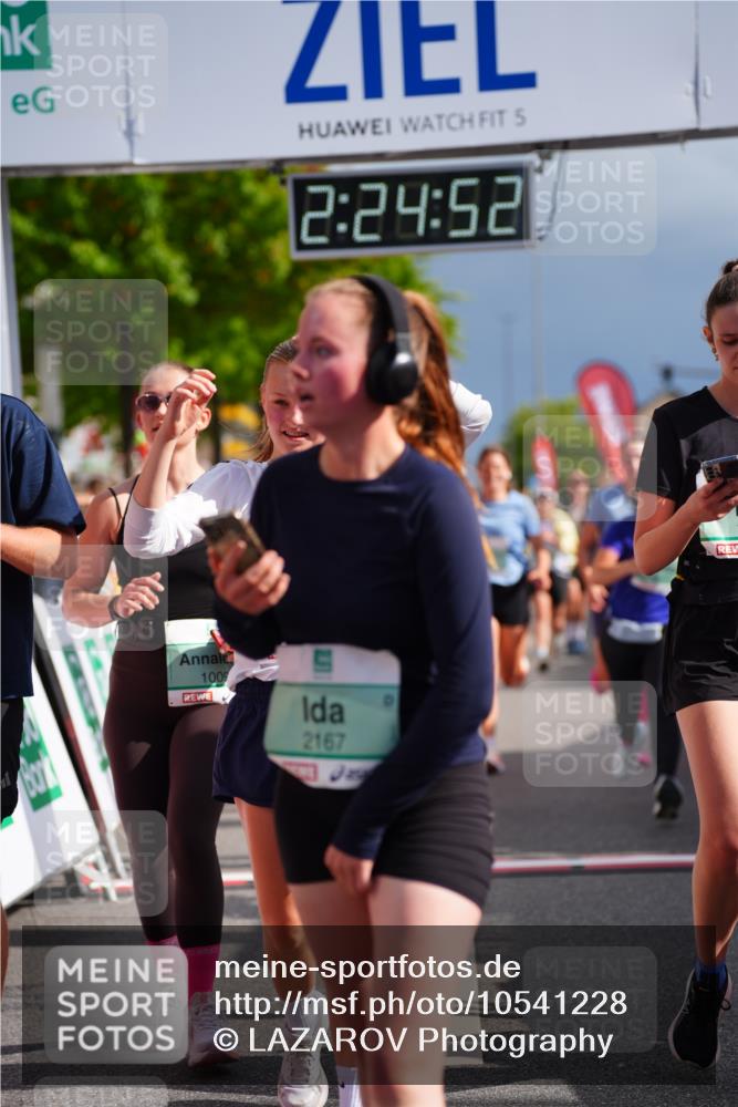 20.09.2026 - PSD Bank Halbmarathon LAZAROV Photography http://msf.ph/oto/10541228 20.09.2026 12:24:51 Ziel 1009, 1033, 1043, 1161, 1242, 1439, 1503, 1644, 1688, 1768, 1932, 2083, 2167, 2207, 2289, 2452, 3419, 3453, 3533, 3756, 4077, 4332 meine-sportfotos.de