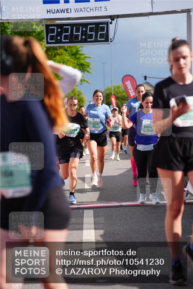 20.09.2026 - PSD Bank Halbmarathon LAZAROV Photography http://msf.ph/oto/10541230 20.09.2026 12:24:52 Ziel 1009, 1033, 1043, 1161, 1242, 1439, 1503, 1644, 1688, 1768, 1932, 2083, 2135, 2167, 2207, 2452, 3419, 3453, 3533, 3756, 4077, 4332 meine-sportfotos.de