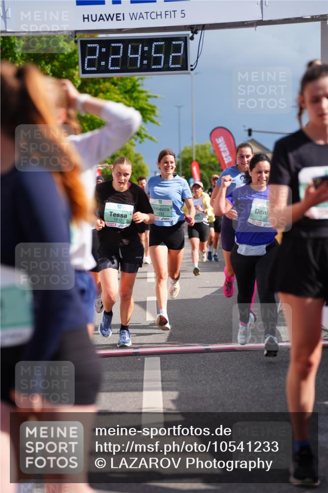 20.09.2026 - PSD Bank Halbmarathon LAZAROV Photography http://msf.ph/oto/10541233 20.09.2026 12:24:52 Ziel 1009, 1033, 1043, 1161, 1242, 1439, 1503, 1644, 1688, 1768, 1932, 2083, 2135, 2167, 2207, 2452, 3419, 3453, 3533, 3756, 4077, 4332 meine-sportfotos.de