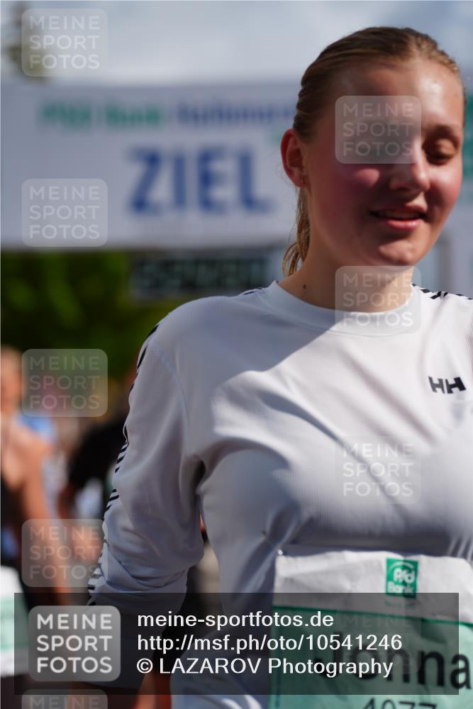20.09.2026 - PSD Bank Halbmarathon LAZAROV Photography http://msf.ph/oto/10541246 20.09.2026 12:24:54 Ziel 1009, 1033, 1043, 1161, 1242, 1439, 1503, 1654, 1688, 1768, 1932, 2083, 2135, 2167, 2207, 2452, 2658, 3419, 3453, 3756, 4077, 4190, 4332 meine-sportfotos.de