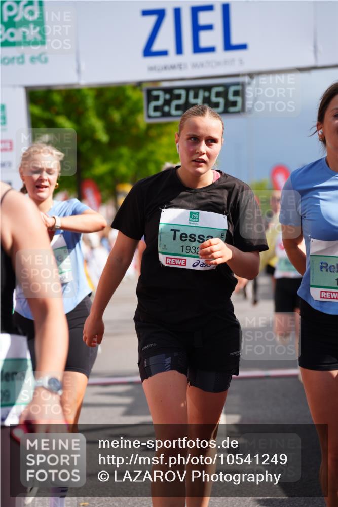 20.09.2026 - PSD Bank Halbmarathon LAZAROV Photography http://msf.ph/oto/10541249 20.09.2026 12:24:55 Ziel 1009, 1033, 1043, 1242, 1439, 1503, 1633, 1654, 1768, 1932, 2083, 2135, 2167, 2207, 2328, 2452, 2596, 2658, 2798, 3419, 3453, 3510, 3756, 4077, 4190 meine-sportfotos.de