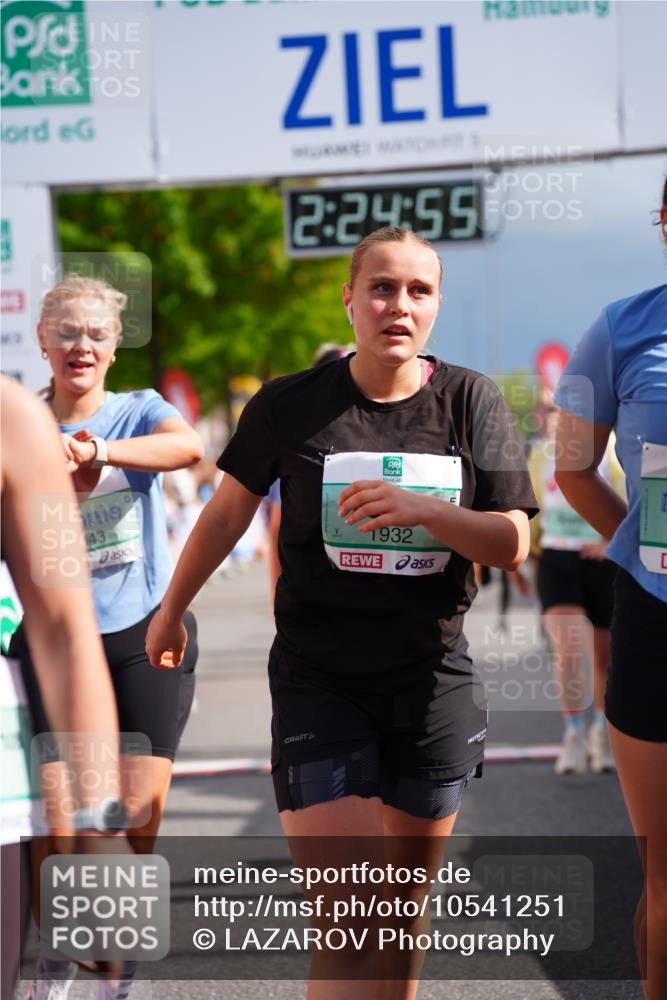 20.09.2026 - PSD Bank Halbmarathon LAZAROV Photography http://msf.ph/oto/10541251 20.09.2026 12:24:55 Ziel 1009, 1033, 1043, 1242, 1439, 1503, 1633, 1654, 1768, 1932, 2083, 2135, 2167, 2207, 2328, 2452, 2596, 2658, 2798, 3419, 3453, 3510, 3756, 4077, 4190 meine-sportfotos.de