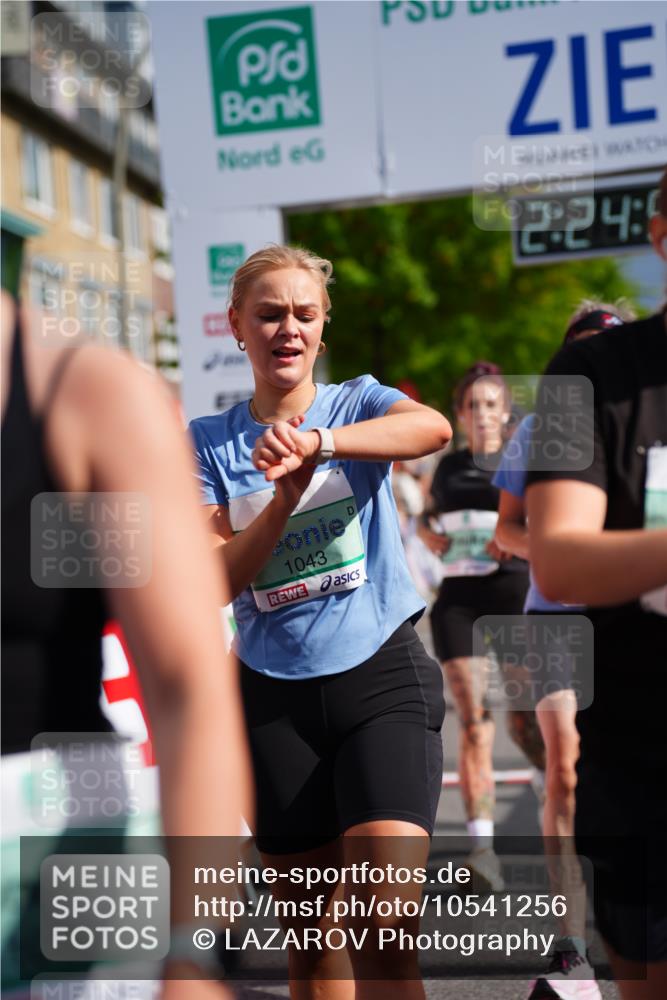 20.09.2026 - PSD Bank Halbmarathon LAZAROV Photography http://msf.ph/oto/10541256 20.09.2026 12:24:55 Ziel 1009, 1033, 1043, 1242, 1439, 1503, 1633, 1654, 1768, 1932, 2083, 2135, 2167, 2207, 2328, 2452, 2596, 2658, 2798, 3419, 3453, 3510, 3756, 4077, 4190 meine-sportfotos.de