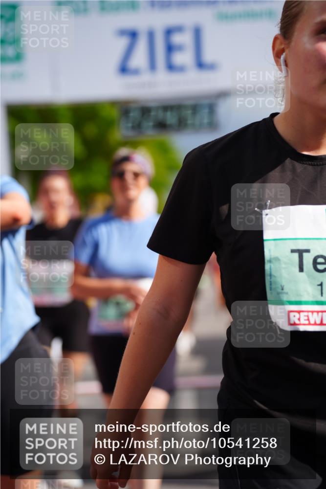 20.09.2026 - PSD Bank Halbmarathon LAZAROV Photography http://msf.ph/oto/10541258 20.09.2026 12:24:56 Ziel 1009, 1033, 1043, 1242, 1439, 1503, 1633, 1654, 1932, 2083, 2135, 2167, 2207, 2328, 2452, 2596, 2658, 2798, 3419, 3510, 3756, 4077, 4190 meine-sportfotos.de