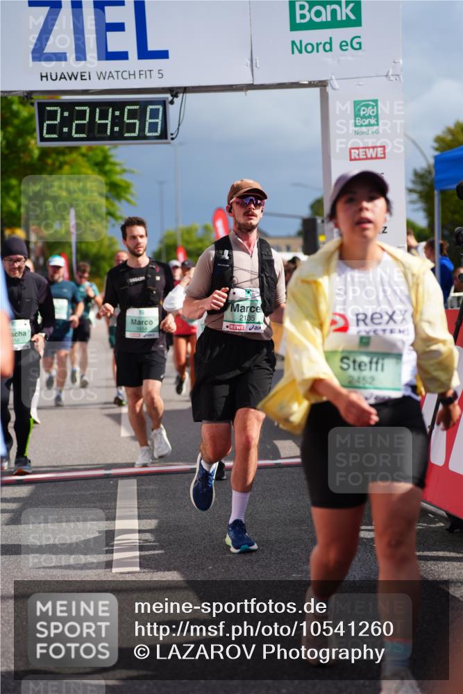 20.09.2026 - PSD Bank Halbmarathon LAZAROV Photography http://msf.ph/oto/10541260 20.09.2026 12:24:57 Ziel 1009, 1033, 1043, 1242, 1439, 1503, 1633, 1654, 1932, 2135, 2207, 2328, 2452, 2596, 2658, 2798, 3510, 3756, 4077, 4190, 4663 meine-sportfotos.de