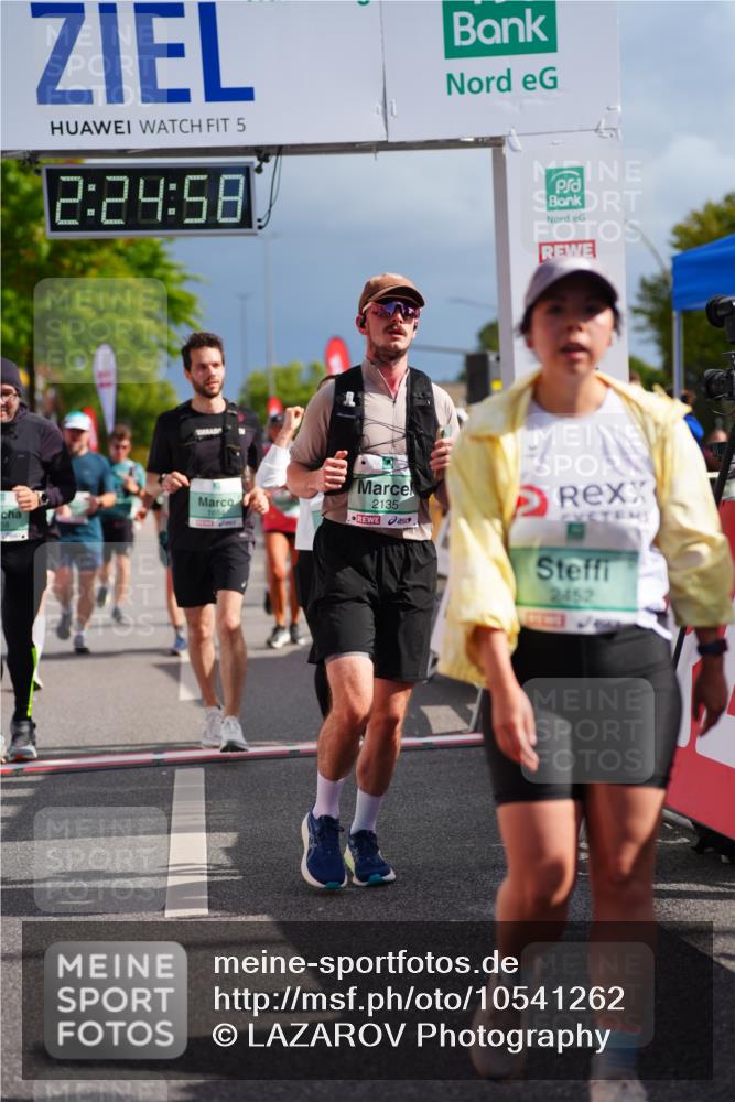 20.09.2026 - PSD Bank Halbmarathon LAZAROV Photography http://msf.ph/oto/10541262 20.09.2026 12:24:57 Ziel 1009, 1033, 1043, 1242, 1439, 1503, 1633, 1654, 1932, 2135, 2207, 2328, 2452, 2596, 2658, 2798, 3510, 3756, 4077, 4190, 4663 meine-sportfotos.de