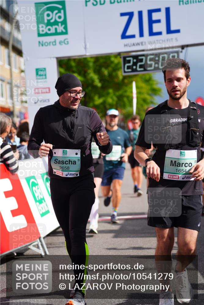 20.09.2026 - PSD Bank Halbmarathon LAZAROV Photography http://msf.ph/oto/10541279 20.09.2026 12:24:59 Ziel 1033, 1043, 1242, 1503, 1633, 1654, 1932, 2135, 2207, 2328, 2452, 2596, 2658, 2798, 3510, 3756, 4190, 4663 meine-sportfotos.de