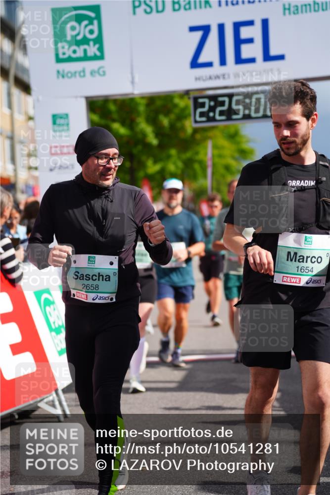 20.09.2026 - PSD Bank Halbmarathon LAZAROV Photography http://msf.ph/oto/10541281 20.09.2026 12:24:59 Ziel 1033, 1043, 1242, 1503, 1633, 1654, 1932, 2135, 2207, 2328, 2452, 2596, 2658, 2798, 3510, 3756, 4190, 4663 meine-sportfotos.de