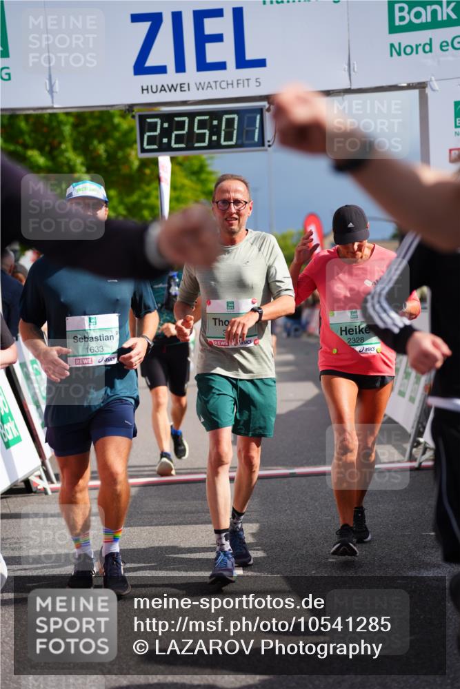 20.09.2026 - PSD Bank Halbmarathon LAZAROV Photography http://msf.ph/oto/10541285 20.09.2026 12:25:00 Ziel 1033, 1043, 1134, 1242, 1503, 1633, 1654, 1932, 2135, 2207, 2294, 2328, 2452, 2596, 2658, 2798, 3510, 3756, 4190, 4663 meine-sportfotos.de