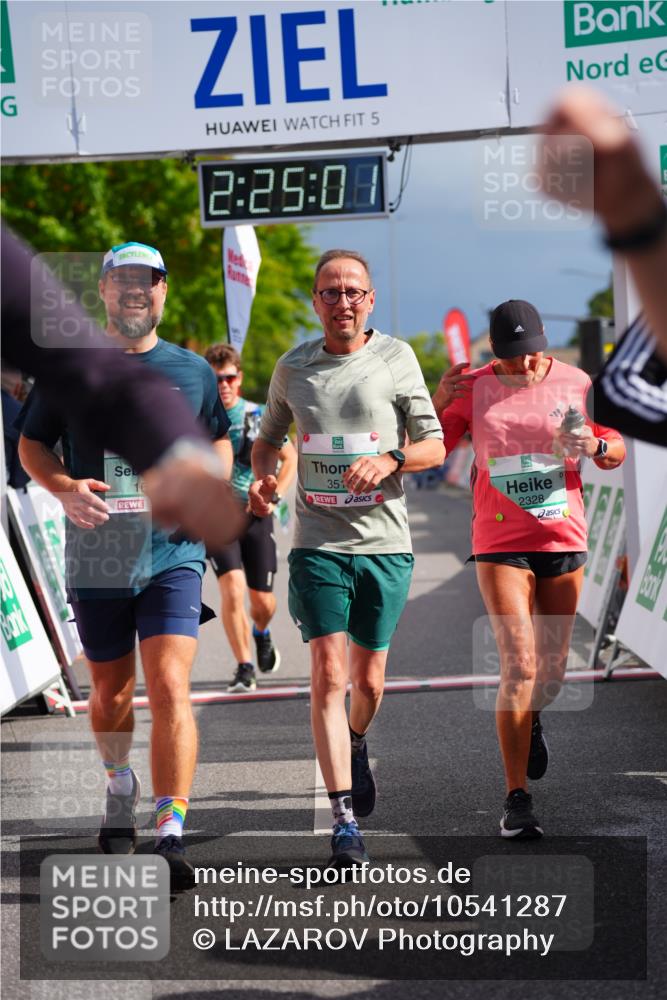 20.09.2026 - PSD Bank Halbmarathon LAZAROV Photography http://msf.ph/oto/10541287 20.09.2026 12:25:01 Ziel 1033, 1134, 1242, 1633, 1654, 2135, 2207, 2294, 2328, 2452, 2596, 2658, 2798, 3510, 3756, 4190, 4663 meine-sportfotos.de