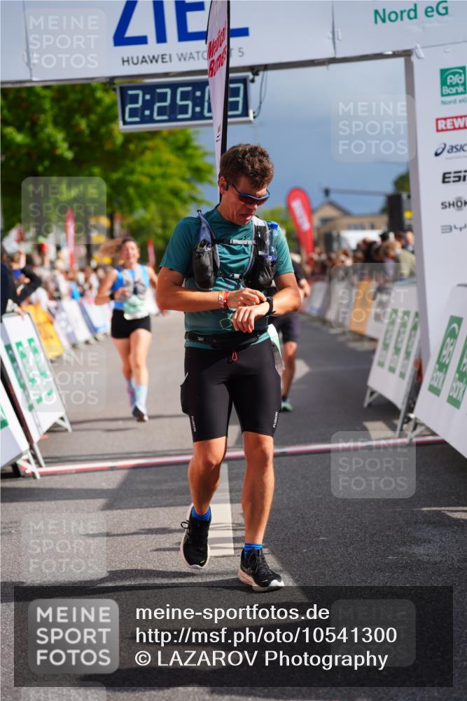 20.09.2026 - PSD Bank Halbmarathon LAZAROV Photography http://msf.ph/oto/10541300 20.09.2026 12:25:03 Ziel 1134, 1633, 1654, 2135, 2294, 2328, 2452, 2596, 2658, 2798, 3510, 3756, 4190, 4663 meine-sportfotos.de