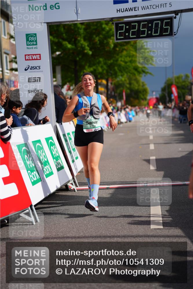 20.09.2026 - PSD Bank Halbmarathon LAZAROV Photography http://msf.ph/oto/10541309 20.09.2026 12:25:04 Ziel 1134, 1633, 1654, 2135, 2294, 2328, 2596, 2658, 2798, 3510, 4190, 4663 meine-sportfotos.de