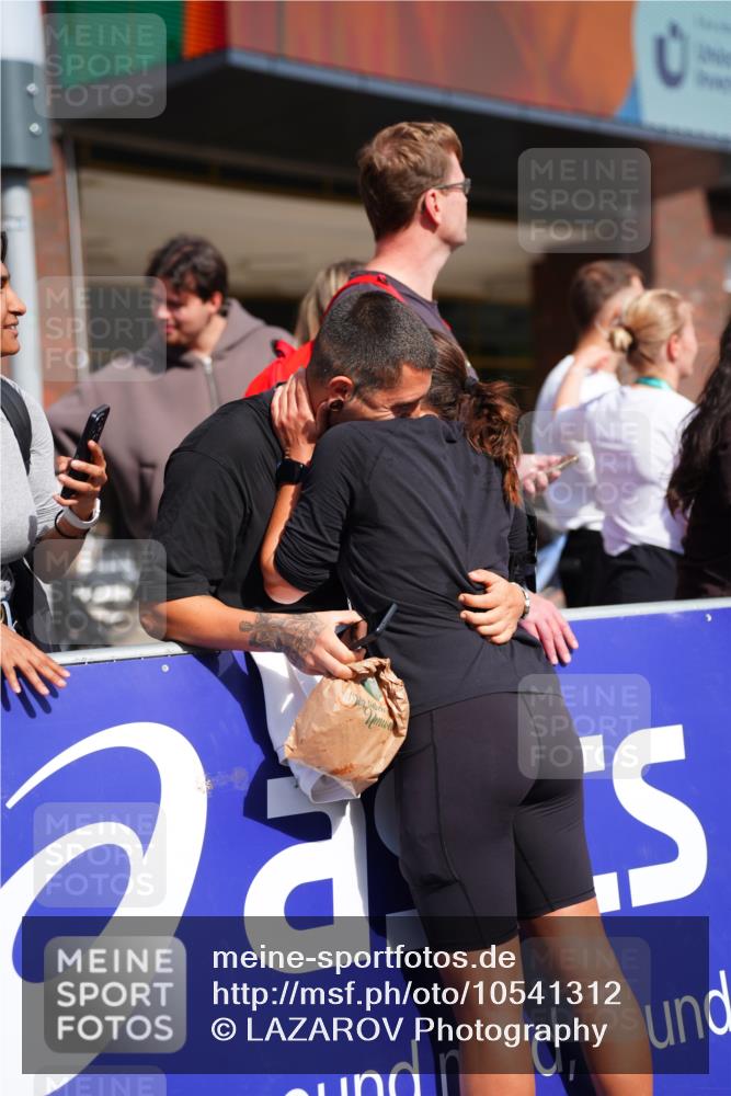 20.09.2026 - PSD Bank Halbmarathon LAZAROV Photography http://msf.ph/oto/10541312 20.09.2026 12:25:15 Ziel 3061, 3556 meine-sportfotos.de