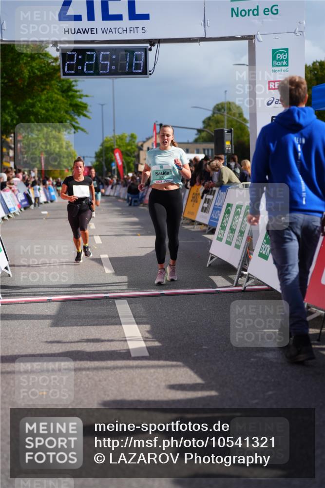 20.09.2026 - PSD Bank Halbmarathon LAZAROV Photography http://msf.ph/oto/10541321 20.09.2026 12:25:17 Ziel 3061, 3556 meine-sportfotos.de