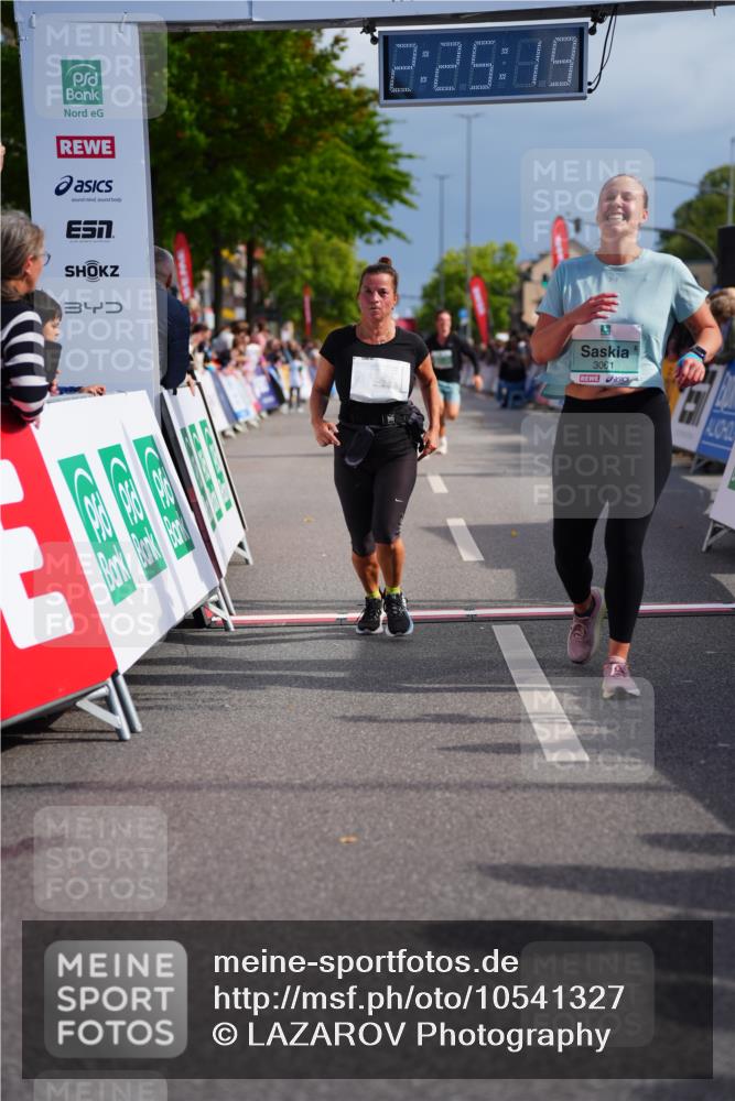20.09.2026 - PSD Bank Halbmarathon LAZAROV Photography http://msf.ph/oto/10541327 20.09.2026 12:25:19 Ziel 2045, 3061, 3556, 3924 meine-sportfotos.de