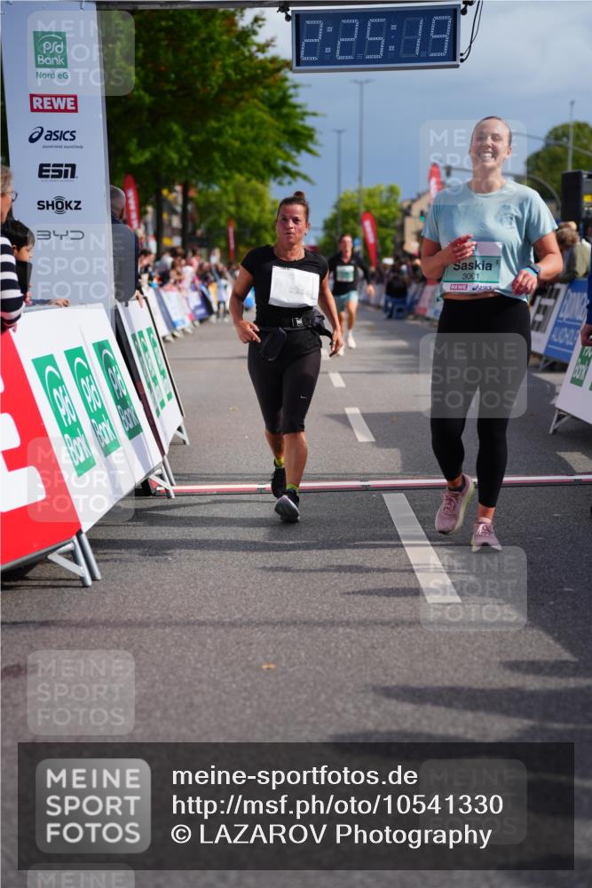 20.09.2026 - PSD Bank Halbmarathon LAZAROV Photography http://msf.ph/oto/10541330 20.09.2026 12:25:19 Ziel 2045, 3061, 3556, 3924 meine-sportfotos.de