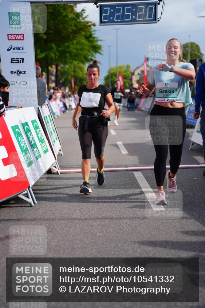 20.09.2026 - PSD Bank Halbmarathon LAZAROV Photography http://msf.ph/oto/10541332 20.09.2026 12:25:19 Ziel 2045, 3061, 3556, 3924 meine-sportfotos.de