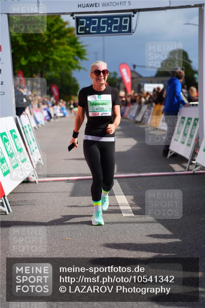 20.09.2026 - PSD Bank Halbmarathon LAZAROV Photography http://msf.ph/oto/10541342 20.09.2026 12:25:28 Ziel 2045, 3924, 4725 meine-sportfotos.de