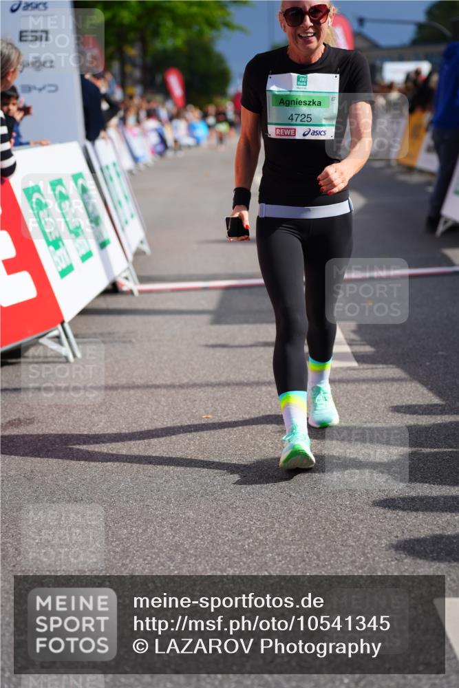 20.09.2026 - PSD Bank Halbmarathon LAZAROV Photography http://msf.ph/oto/10541345 20.09.2026 12:25:29 Ziel 2045, 3924, 4725 meine-sportfotos.de