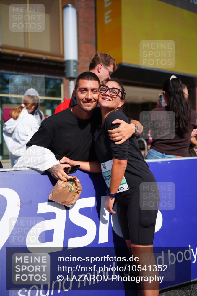 20.09.2026 - PSD Bank Halbmarathon LAZAROV Photography http://msf.ph/oto/10541352 20.09.2026 12:25:33 Ziel 4725 meine-sportfotos.de