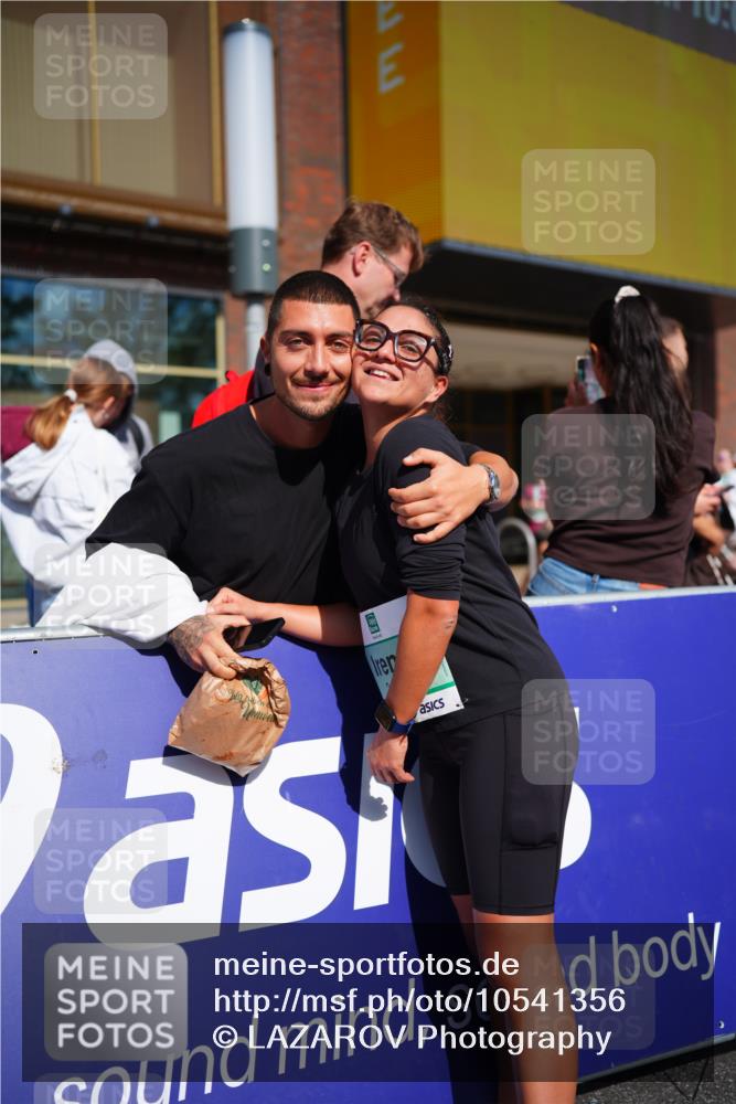20.09.2026 - PSD Bank Halbmarathon LAZAROV Photography http://msf.ph/oto/10541356 20.09.2026 12:25:34 Ziel 4725 meine-sportfotos.de