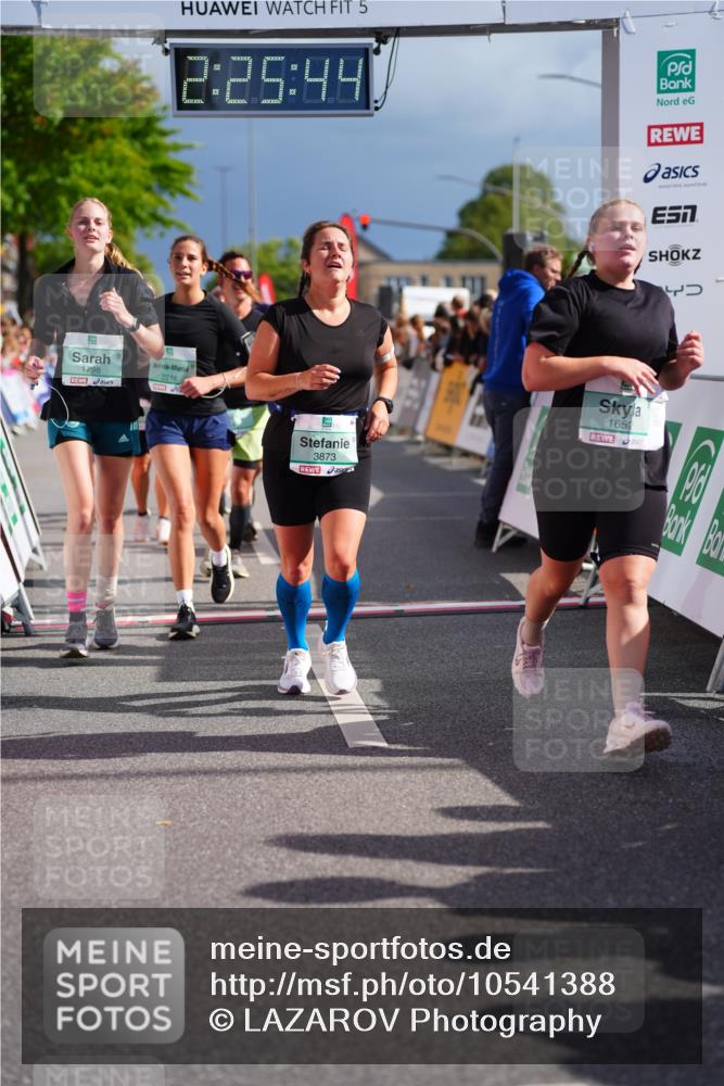 20.09.2026 - PSD Bank Halbmarathon LAZAROV Photography http://msf.ph/oto/10541388 20.09.2026 12:25:43 Ziel 1652, 1798, 2216, 2287, 2507, 2953, 2954, 3242, 3666, 3873, 4749 meine-sportfotos.de