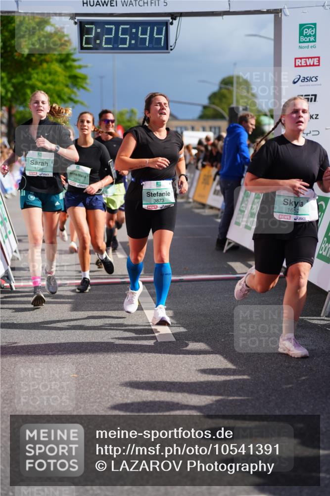 20.09.2026 - PSD Bank Halbmarathon LAZAROV Photography http://msf.ph/oto/10541391 20.09.2026 12:25:43 Ziel 1652, 1798, 2216, 2287, 2507, 2953, 2954, 3242, 3666, 3873, 4749 meine-sportfotos.de