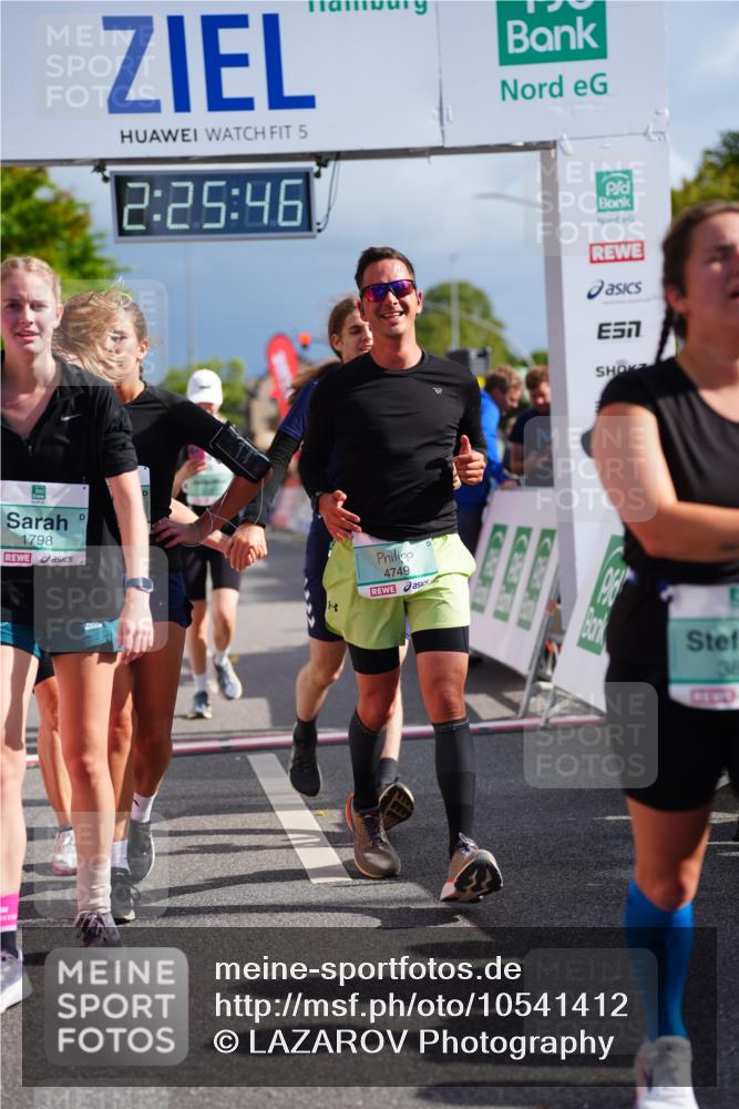 20.09.2026 - PSD Bank Halbmarathon LAZAROV Photography http://msf.ph/oto/10541412 20.09.2026 12:25:45 Ziel 1652, 1798, 2216, 2287, 2507, 2953, 2954, 3242, 3666, 3873, 4749 meine-sportfotos.de