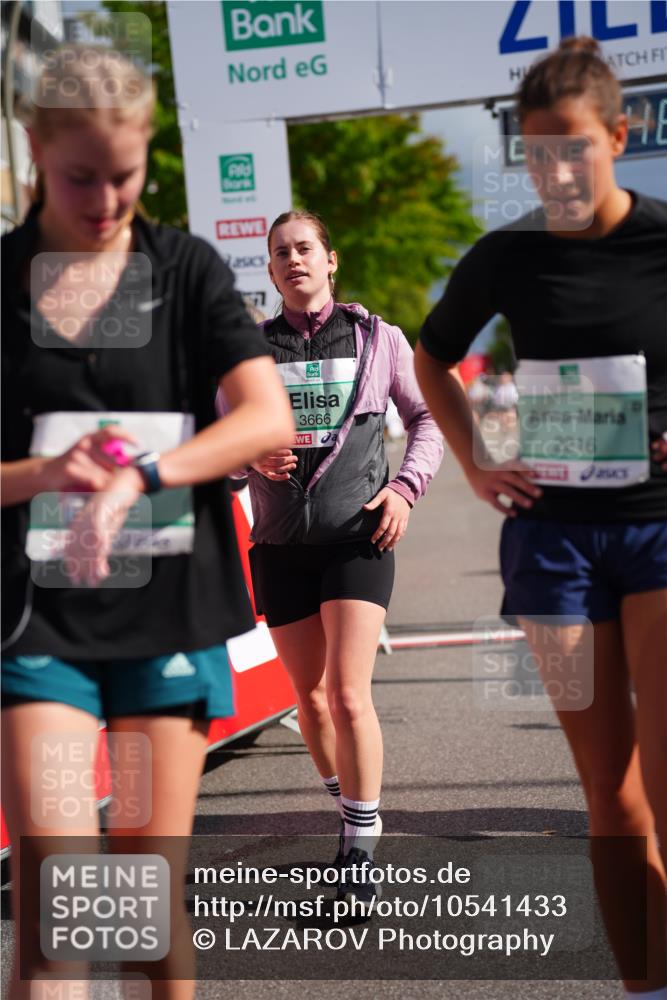 20.09.2026 - PSD Bank Halbmarathon LAZAROV Photography http://msf.ph/oto/10541433 20.09.2026 12:25:47 Ziel 1652, 1798, 2216, 2287, 2507, 2953, 2954, 3242, 3666, 3873, 4749 meine-sportfotos.de